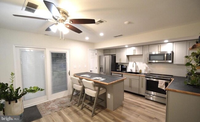 Building Photo - 138 Creekside Ct