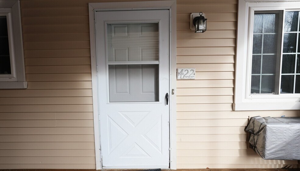 Building Photo - 422 Fox Run Ln