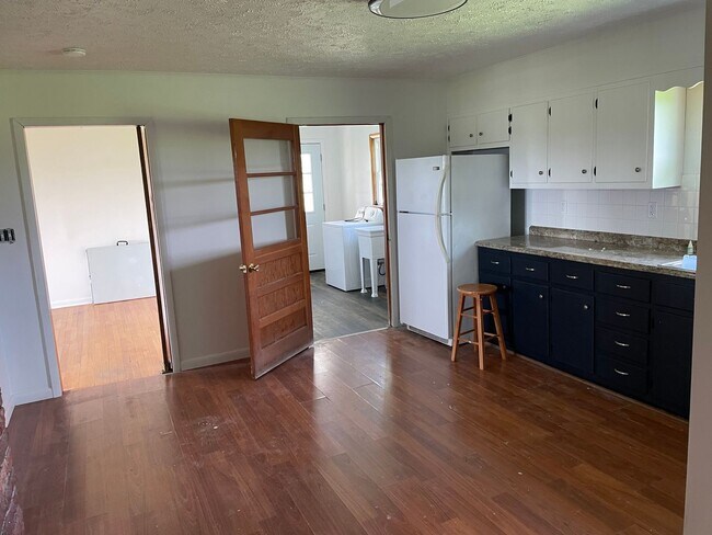 Building Photo - 3 Bed 1 Bath Home - Russellville