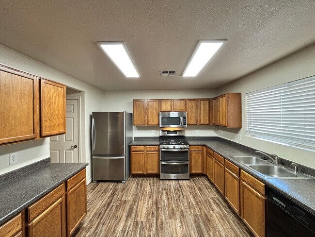 Building Photo - 1051 W Sea Lion Dr