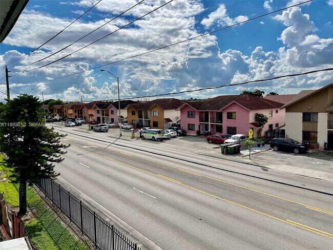 Building Photo - 1725 W 60th St