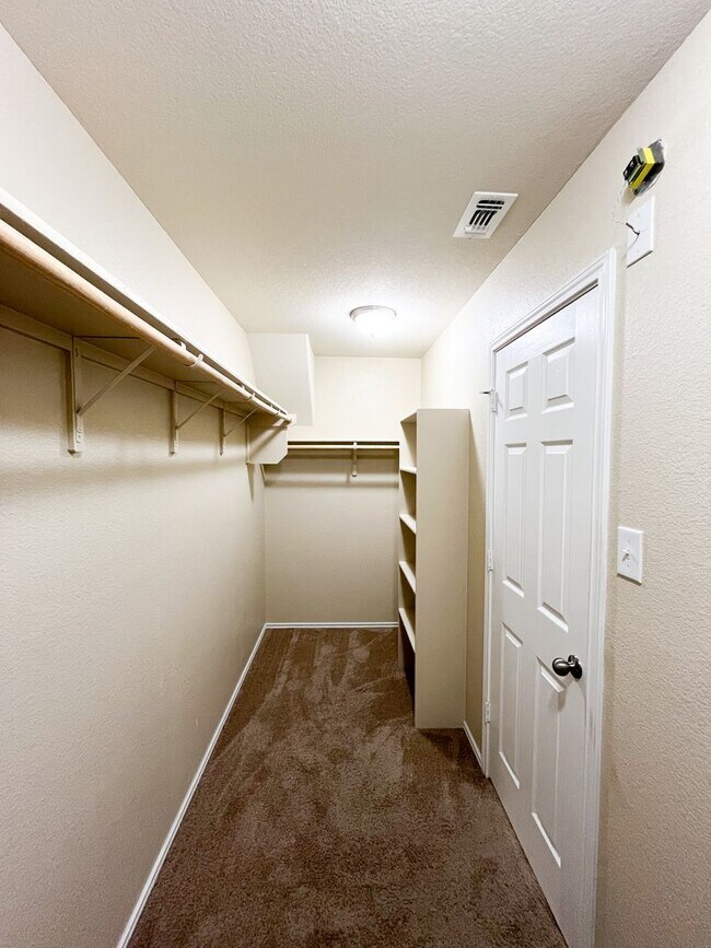 Building Photo - Available NOW!! Beautiful 1 story, 3 bedro...