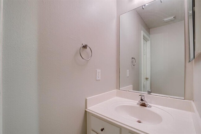 Building Photo - 12130 Piney Bend Dr