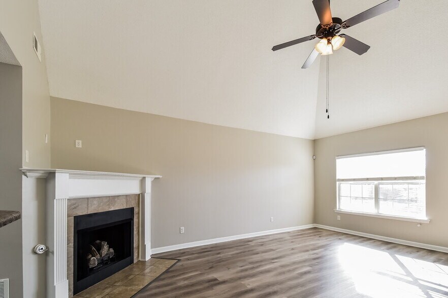 Building Photo - 7868 Ridgedale Dr
