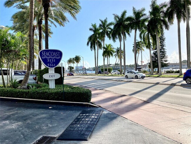 Building Photo - 5151 Collins Ave