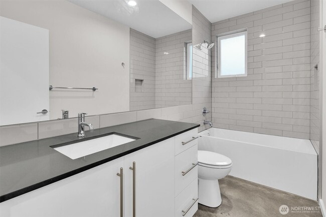 Building Photo - 9732 Woodlawn Ave N