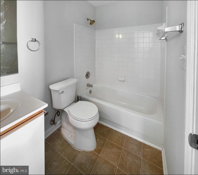 Guest Bathroom - 3rd Floor - 2541 Markham Ln