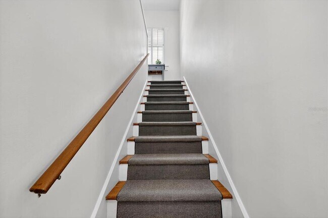 Building Photo - 235 10th Ave NE