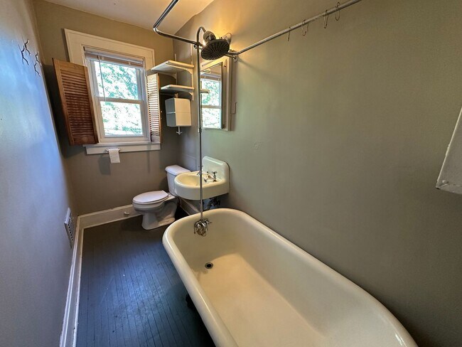 Building Photo - S Washington Ave 1041-1043 MLR