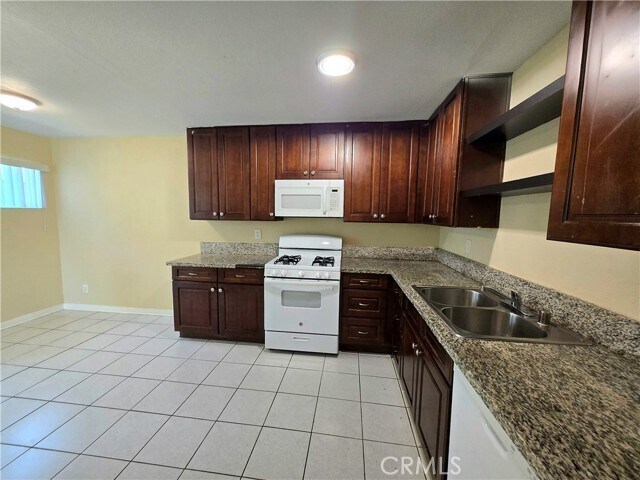 Building Photo - 308 N Camellia Ave