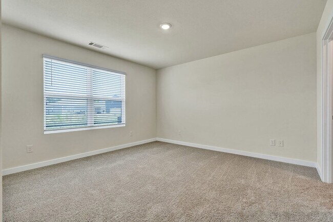 Building Photo - 576 Fox Den Cir