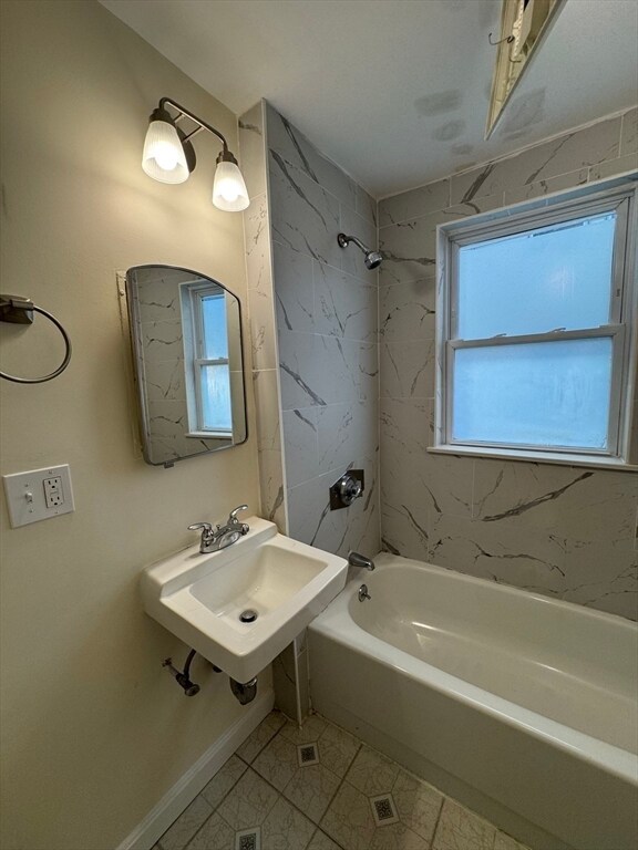 Building Photo - 10 Fawndale Rd