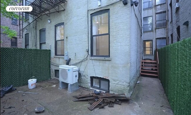 Building Photo - 1321 Union St