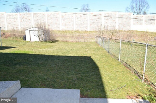 Building Photo - 415 Aspen St