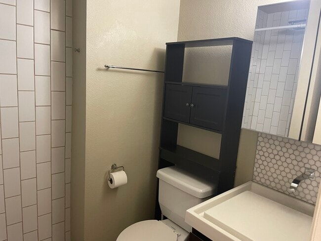 Building Photo - 230 Nottingham Rd