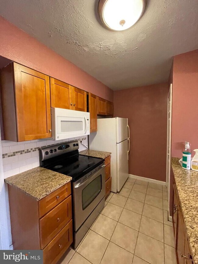 Building Photo - 14402 Cool Oak Ln