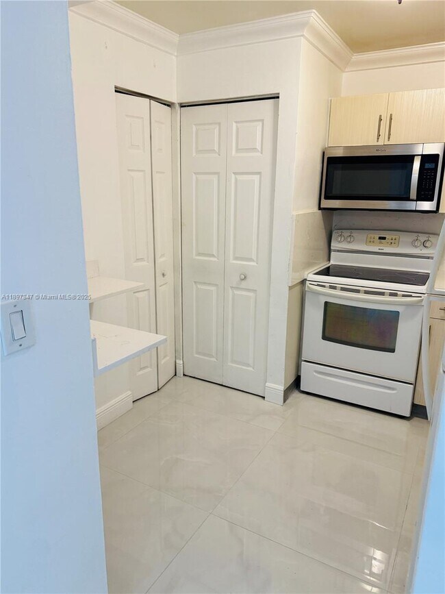 Building Photo - 6961 SW 129th Ave