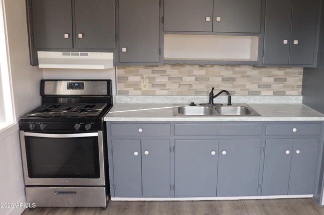 Building Photo - 540 Graham Pl