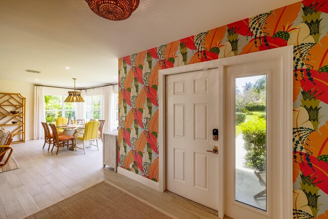 Building Photo - 225 Russlyn Dr