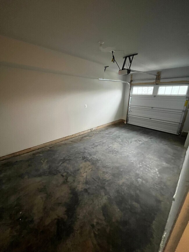 Building Photo - 5981 McComb St