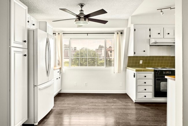 Building Photo - 8130 Redlands St