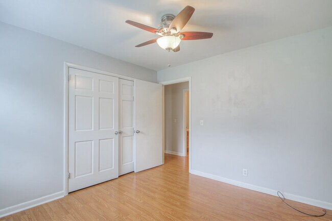 Building Photo - 104 Doral Ct