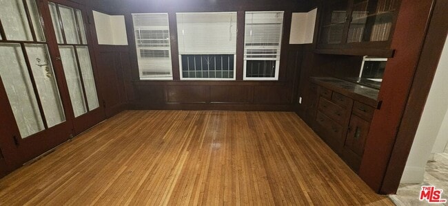 Building Photo - 1016 S Oxford Ave