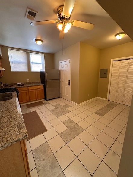 Building Photo - 7223 S Euclid Ave