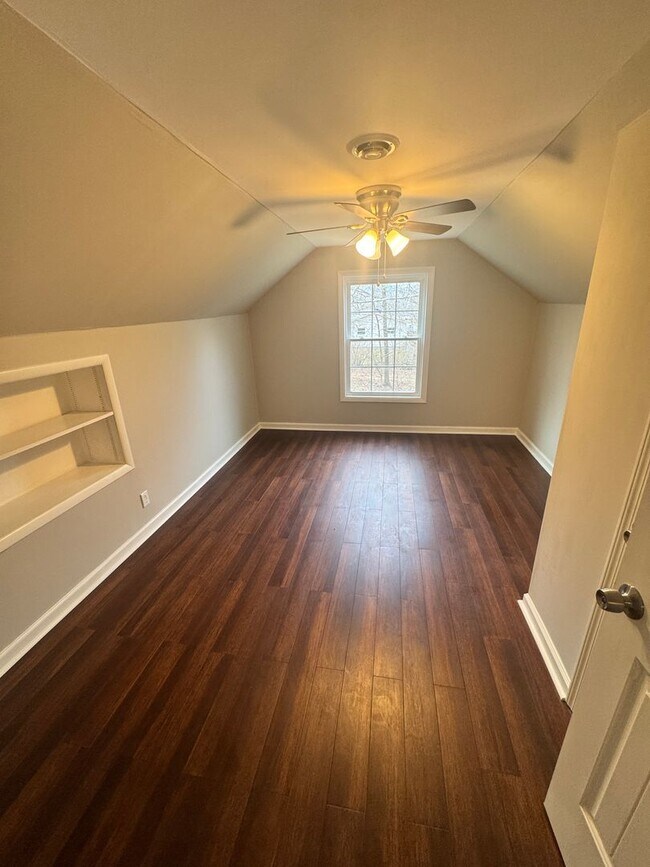 Building Photo - 4 bedroom 2.5 bath with large yard and in ground pool