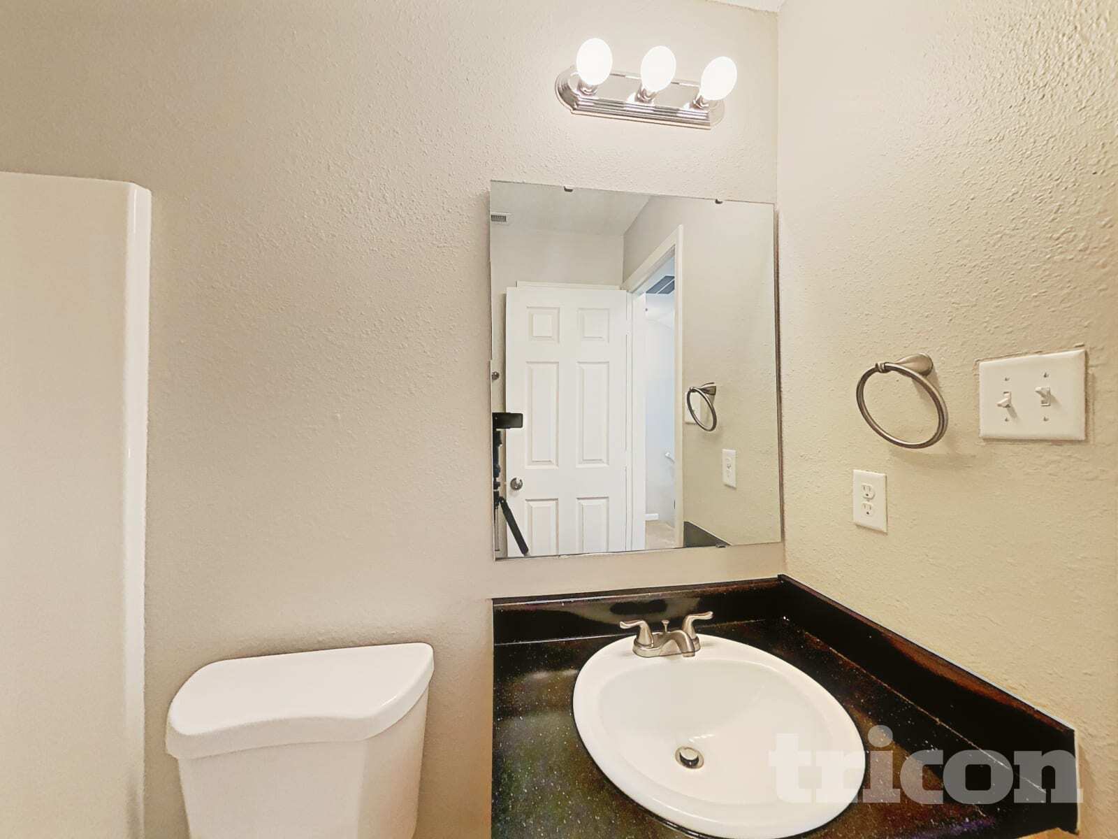 Building Photo - 6750 Kinnerton Dr