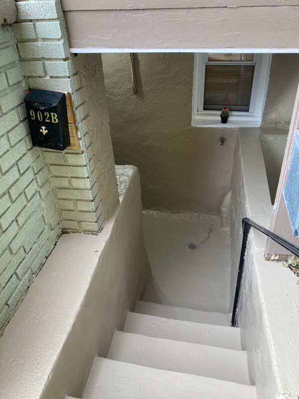 Building Photo - 902 I St SE