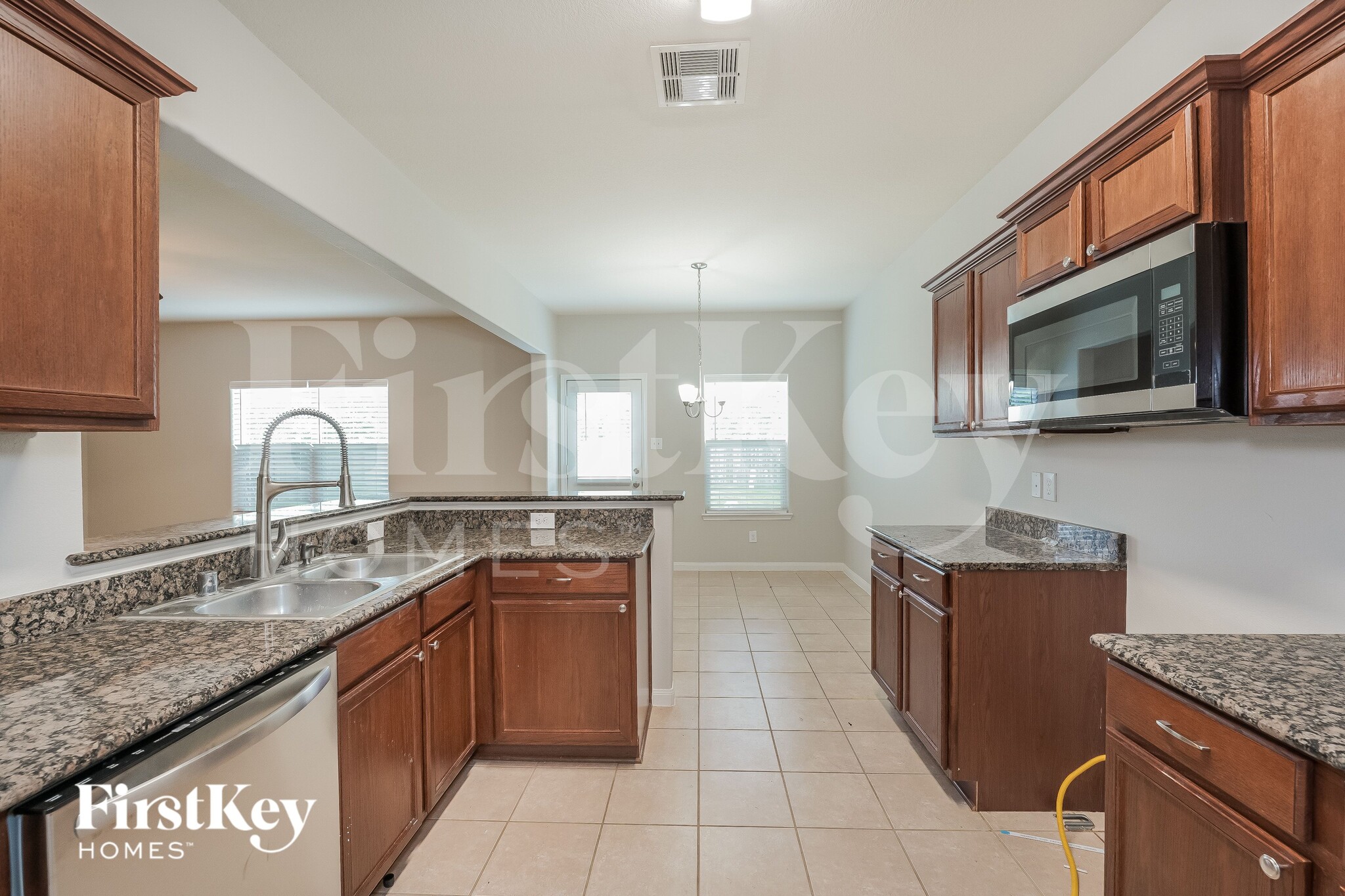 Building Photo - 2027 Golden Topaz Dr