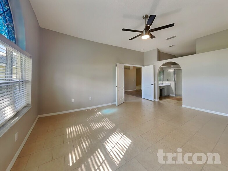 Building Photo - 250 Parkview Dr