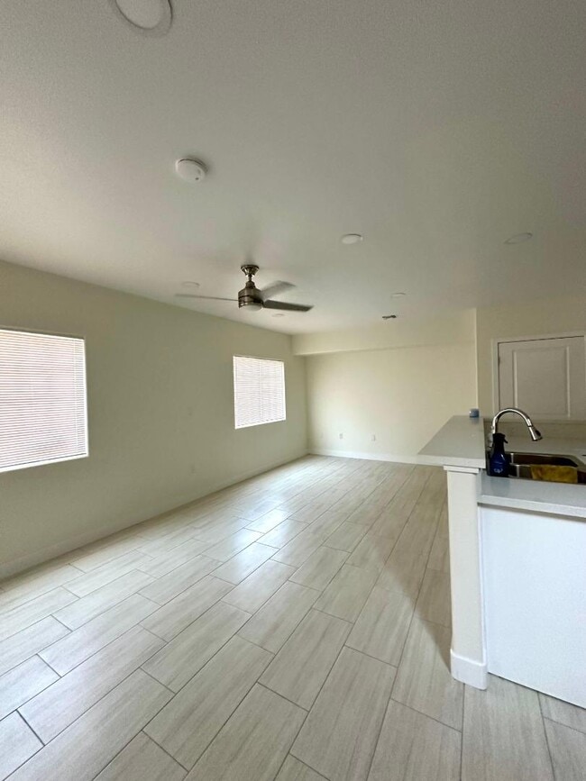 Building Photo - 1094 Lime Ave