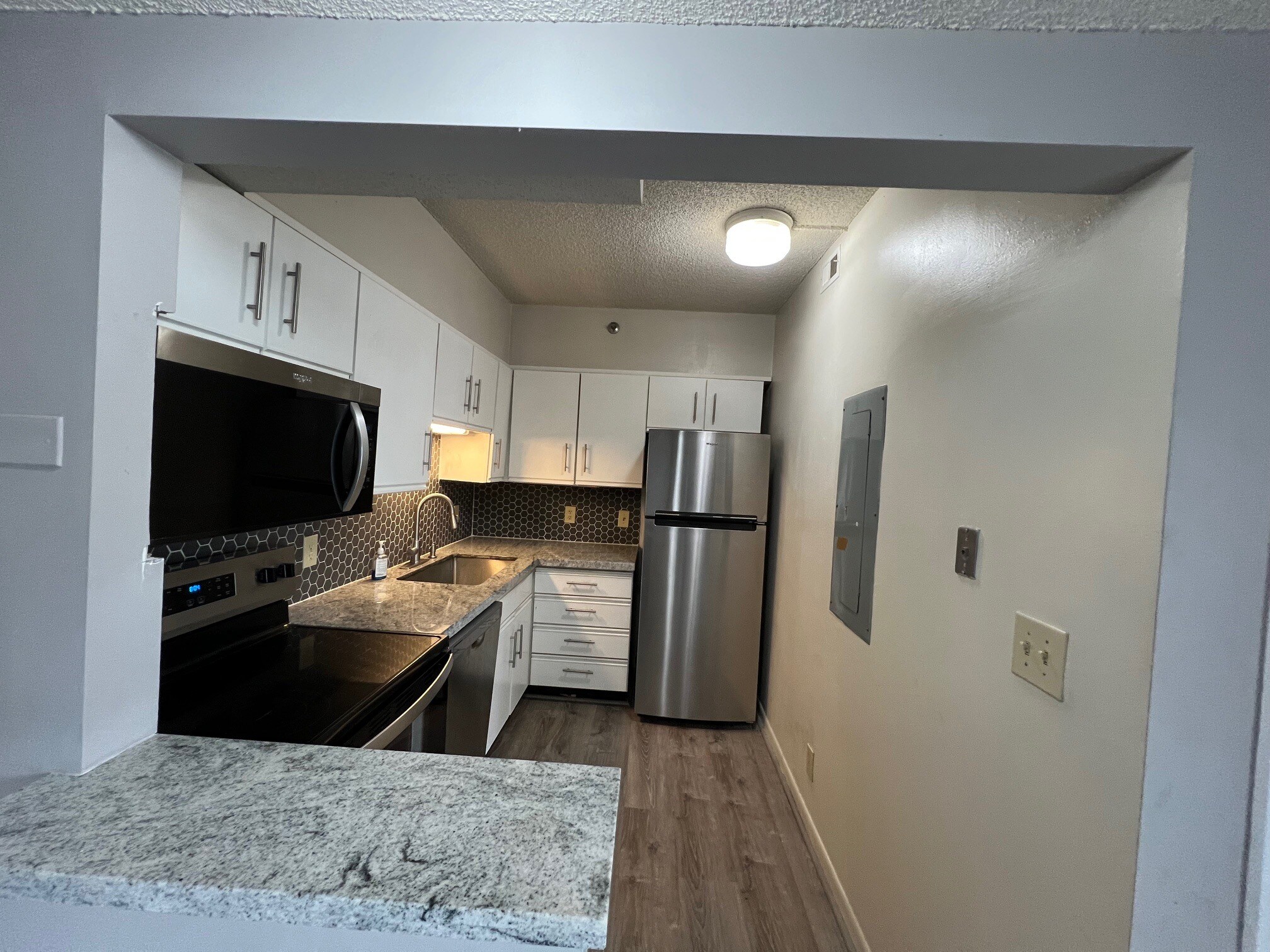 Building Photo - 900 19th Ave S