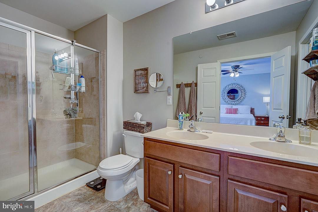 Building Photo - 476 N Palace Dr