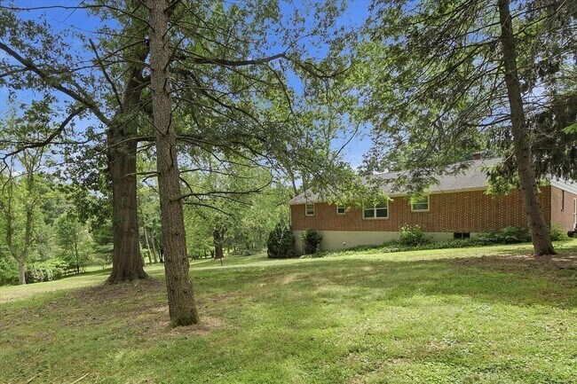 Building Photo - 329 Fairview Dr