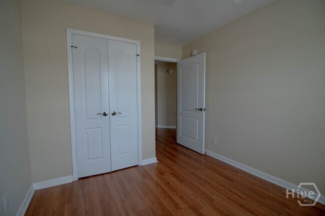 Building Photo - 127 Ventura Pl