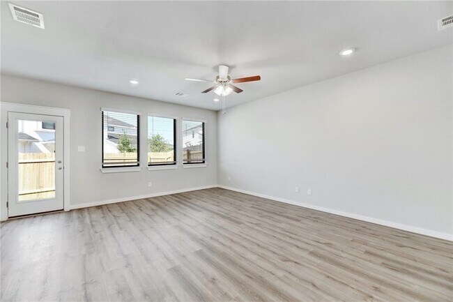 Building Photo - 252 Fieldwood Dr