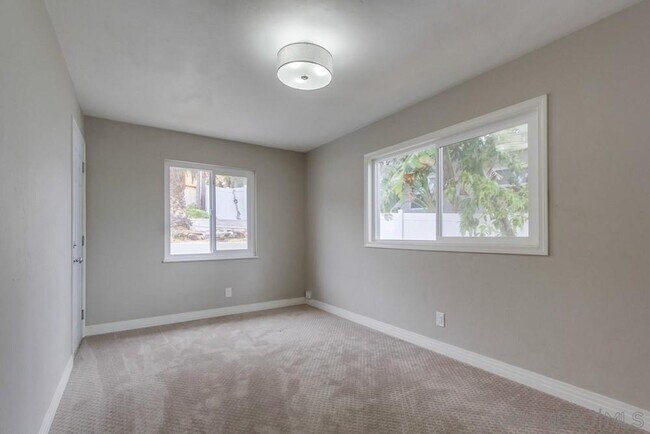 Building Photo - 129 S San Jacinto Dr