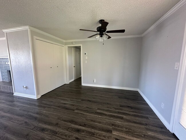 Building Photo - 5301 Bel Aire Dr