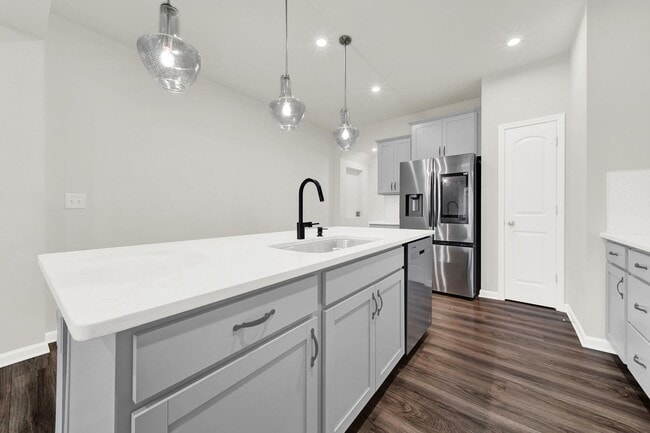 Building Photo - Lovely 3 Bed 3.5 Bath Townhome in Indian L...