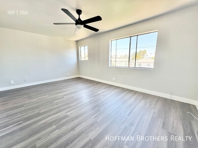 Building Photo - 619 N Kingsley Dr