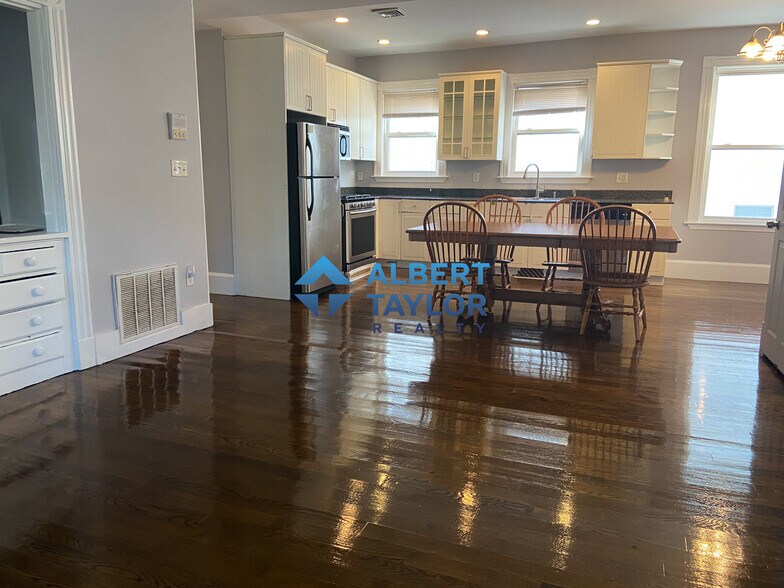 Building Photo - 19 Parker Hill Ave