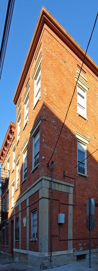 Building Photo - Broadway Square