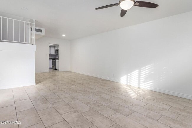 Building Photo - Beautiful townhome in Scottsdale!