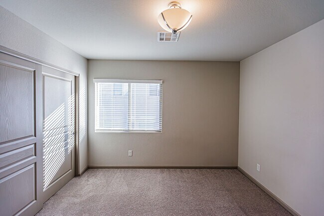 Building Photo - Rooftop Balcony