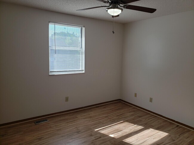 Building Photo - 7900 Barkwood Dr