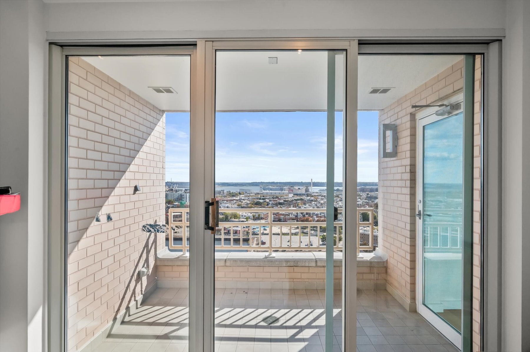 Building Photo - 100 Harborview Dr