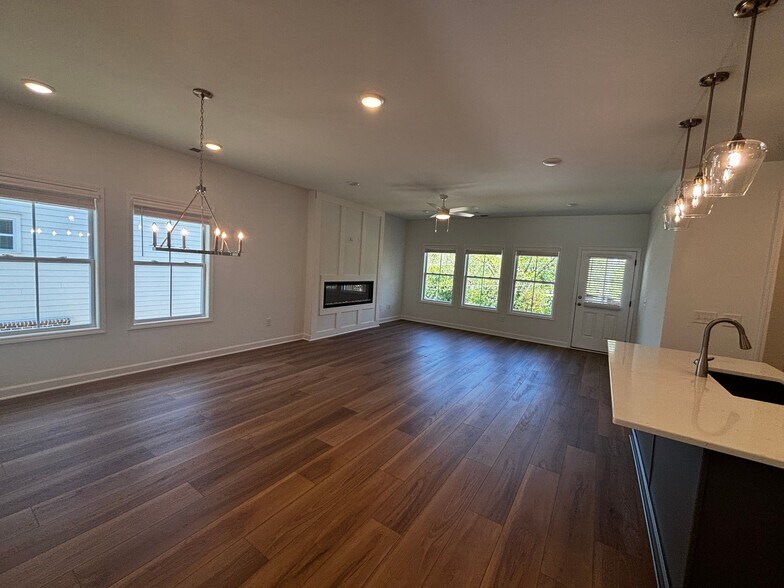 Building Photo - 202 Summit Ave SE